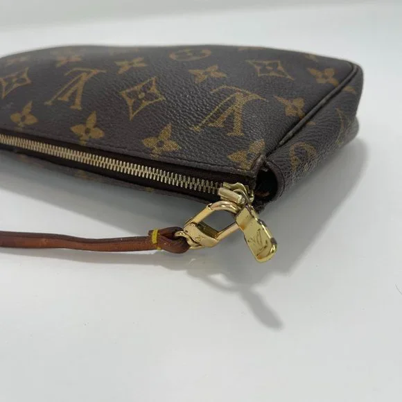•SOLD•  Louis Vuitton Monogram Pochette Accessories - Picture 5 of 15